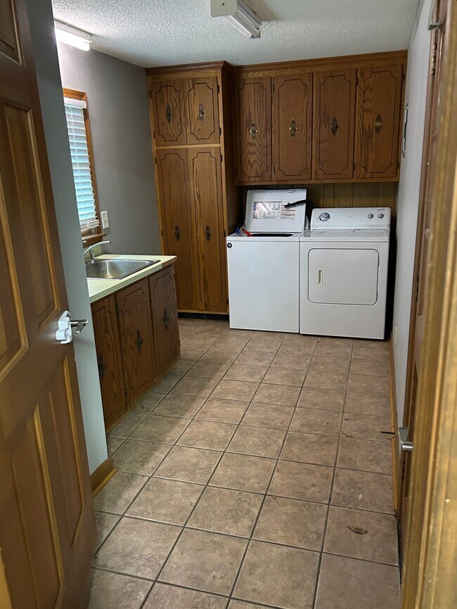 Photo - 6811 Unionville-Brief Rd