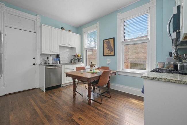 Photo - 1527 N Claremont Ave Unit 2R