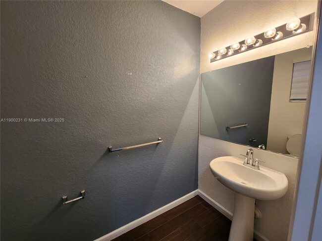 Photo - 1421 SE 24th Terrace