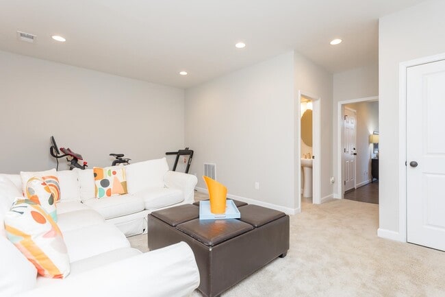 3381 Monterey Dr