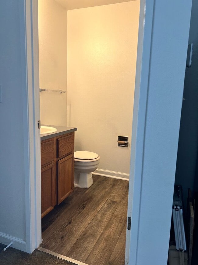 Photo - 2019 C St SE Unit B