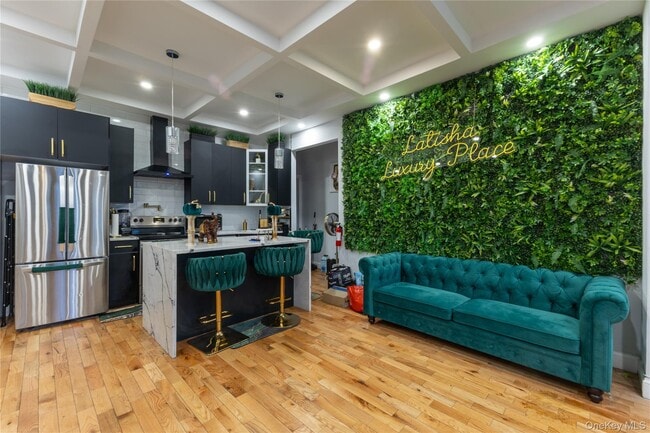 Building Photo - 48 Essex St Unit 1