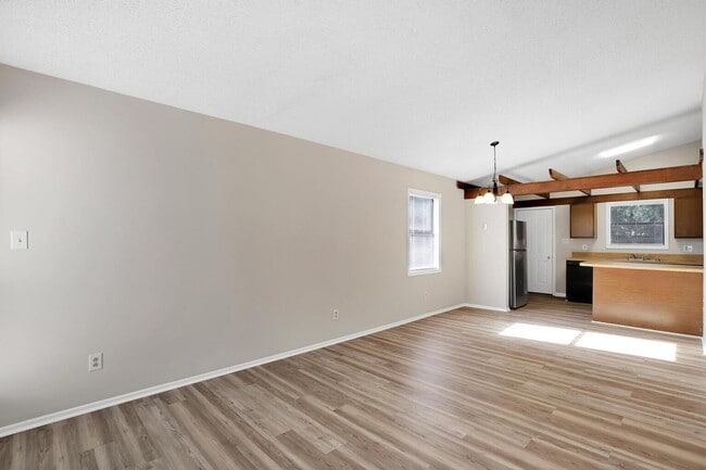 Photo - Adorable Duplex!