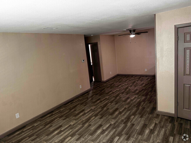 Building Photo - 1500 Sylvan Dr Unit 106 Rental