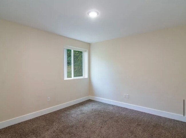 Photo - Spacious 4-Bedroom duplex Near EWU – Cheney, WA