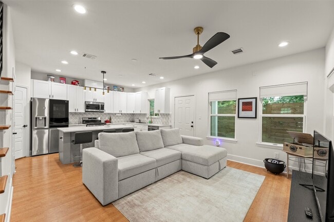 Photo - 3634 Dreyfus St