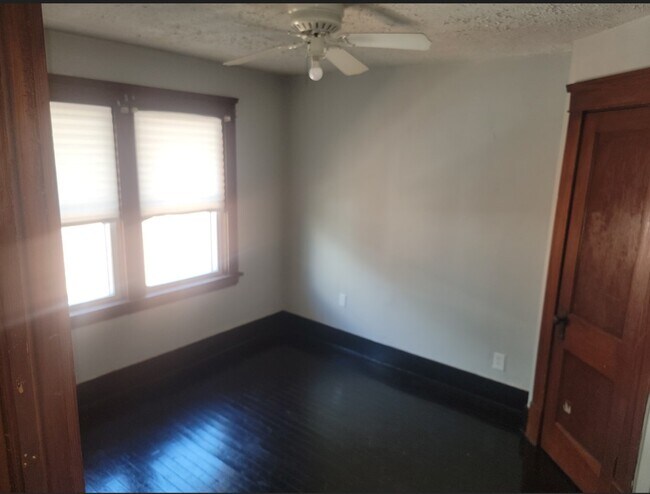 2402 Elyria Ave Unit upper