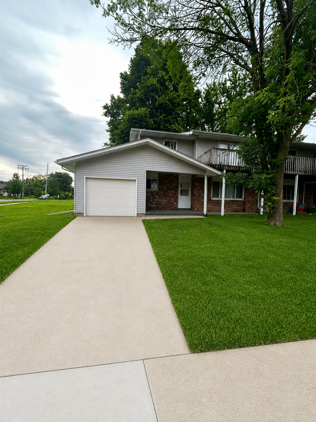 Building Photo - 3001 Churchill Dr