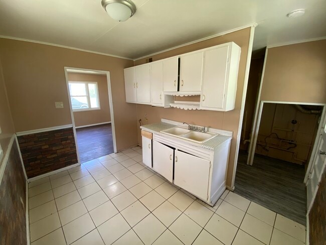 Photo - 225 Grace St