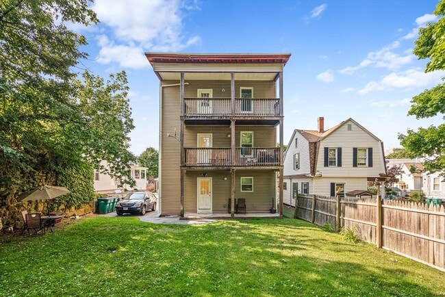 Building Photo - 18 St Clair St Unit 2