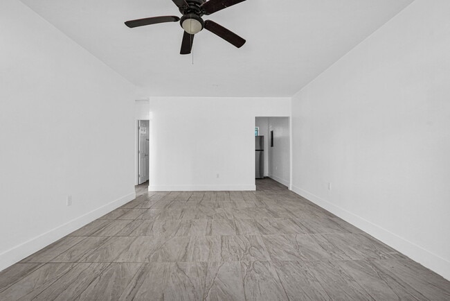 Photo - 14600 NE 14th Ave Unit 2