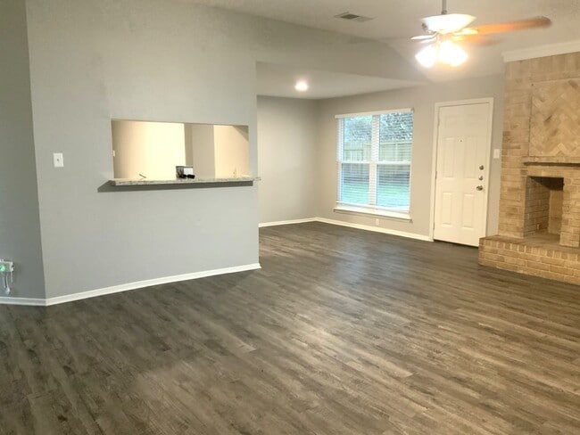 Photo - 209 Greenshire Dr