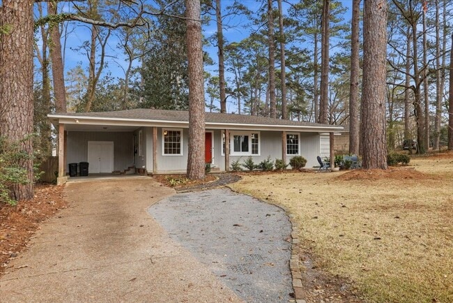 Building Photo - 2 Bedroom 2 Bath located in Northeast Jackson