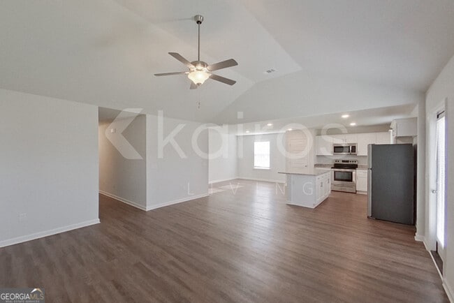 Photo - 137 Western Red Cedar Dr