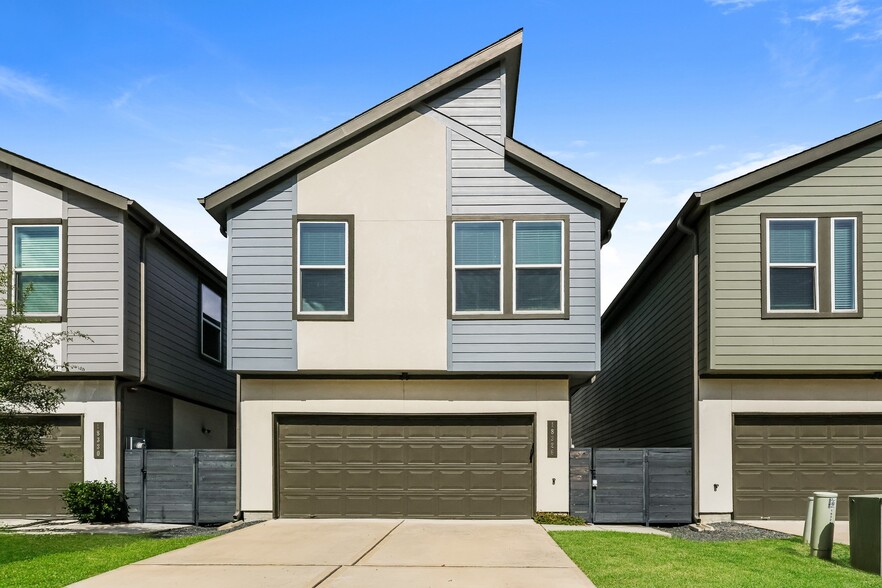 18326 W Centro Cir