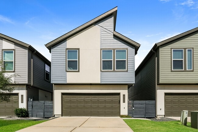 Building Photo - 18326 W Centro Cir