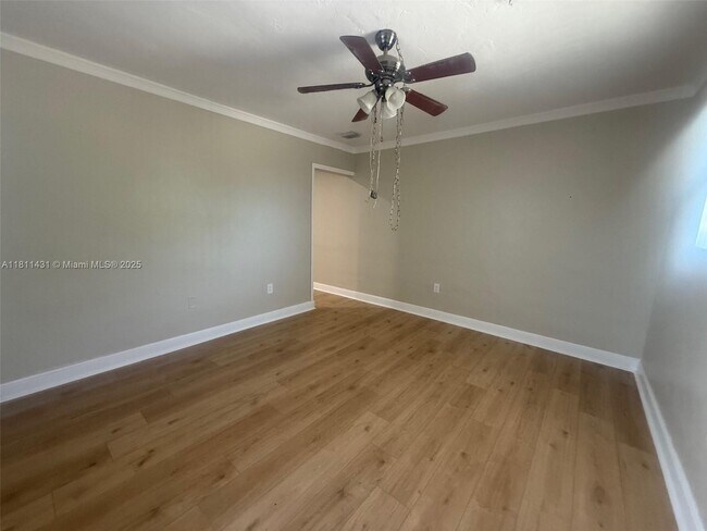 Photo - 165 E 7th St Unidad 3