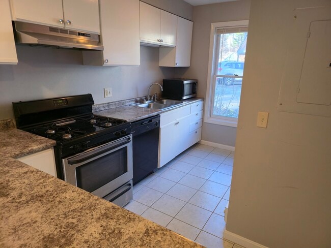 Kitchen - 10 Merrill Pl Unit 161