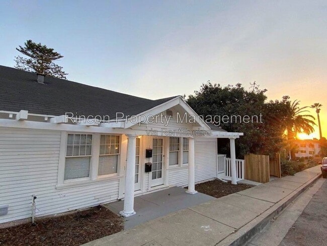 Building Photo - 658 Poli St