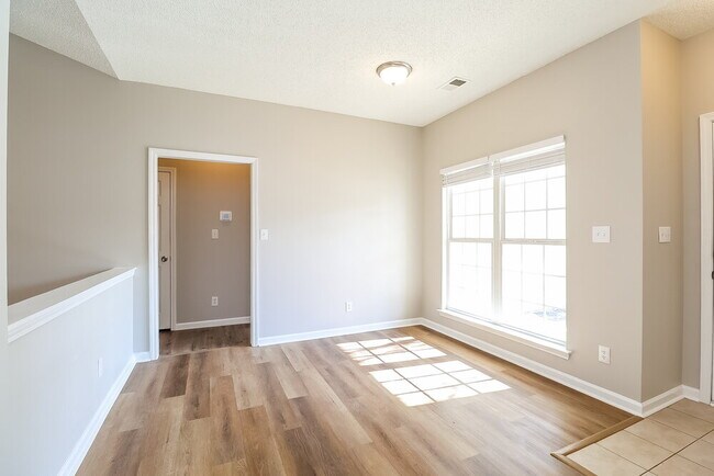 Photo - 197 Everett Park Dr