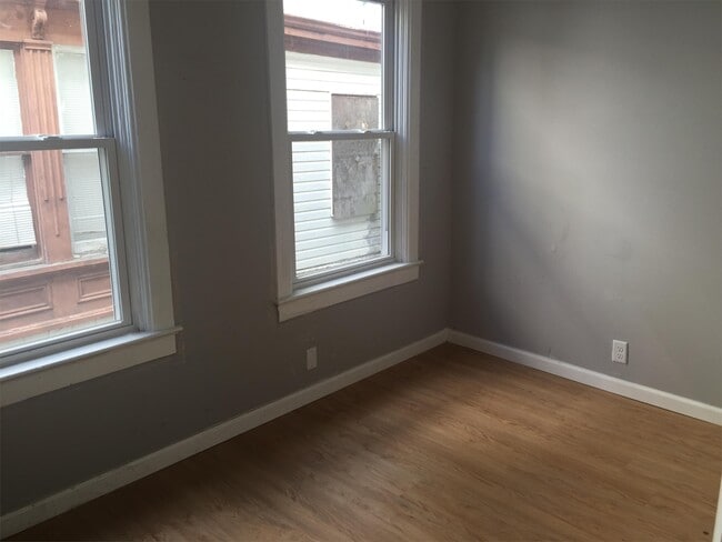 Photo - 20 W Sunnyside Way