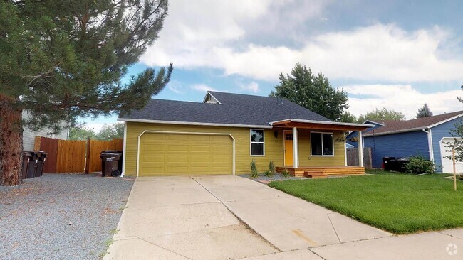 Building Photo - Newly remodeled home walkable to Old Town ...