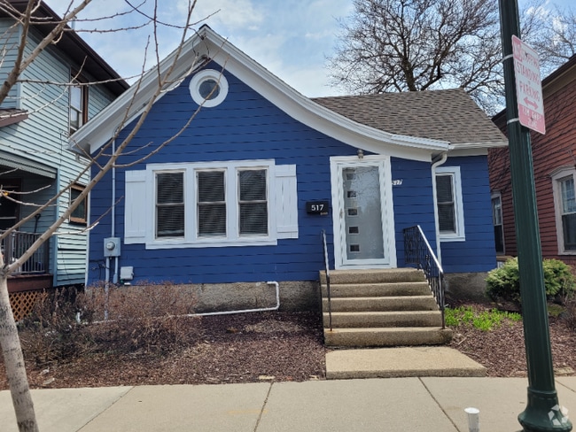 Building Photo - 517 E Johnson St Rental