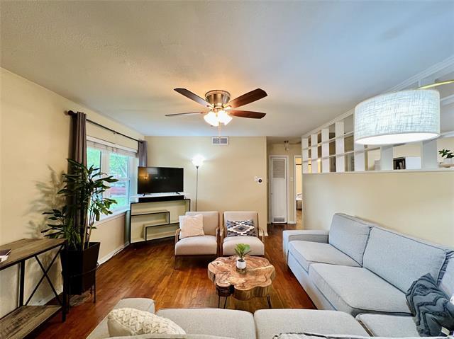 Photo - 310 W 15th St