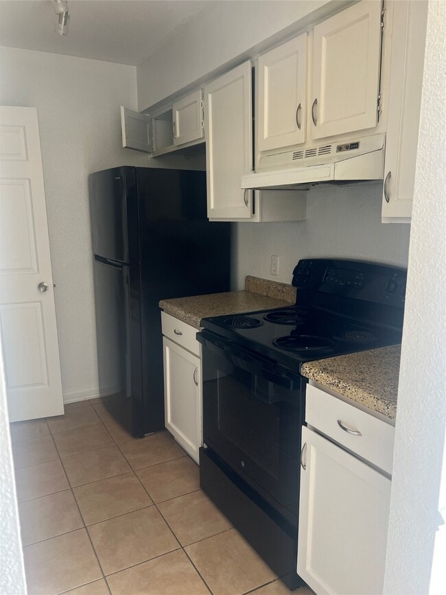 Building Photo - 6111 Beverly Hill St Unit 72 Rental