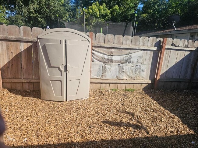 Photo - Centrally located unit