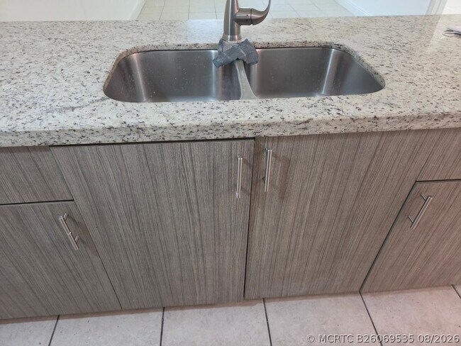 Photo - 2401 Riverside Dr Unit 306-B
