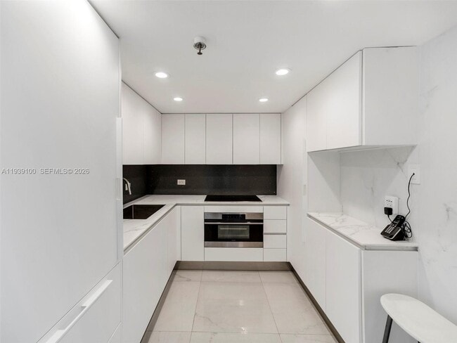 Building Photo - 20505 E Country Club Dr Unit 432