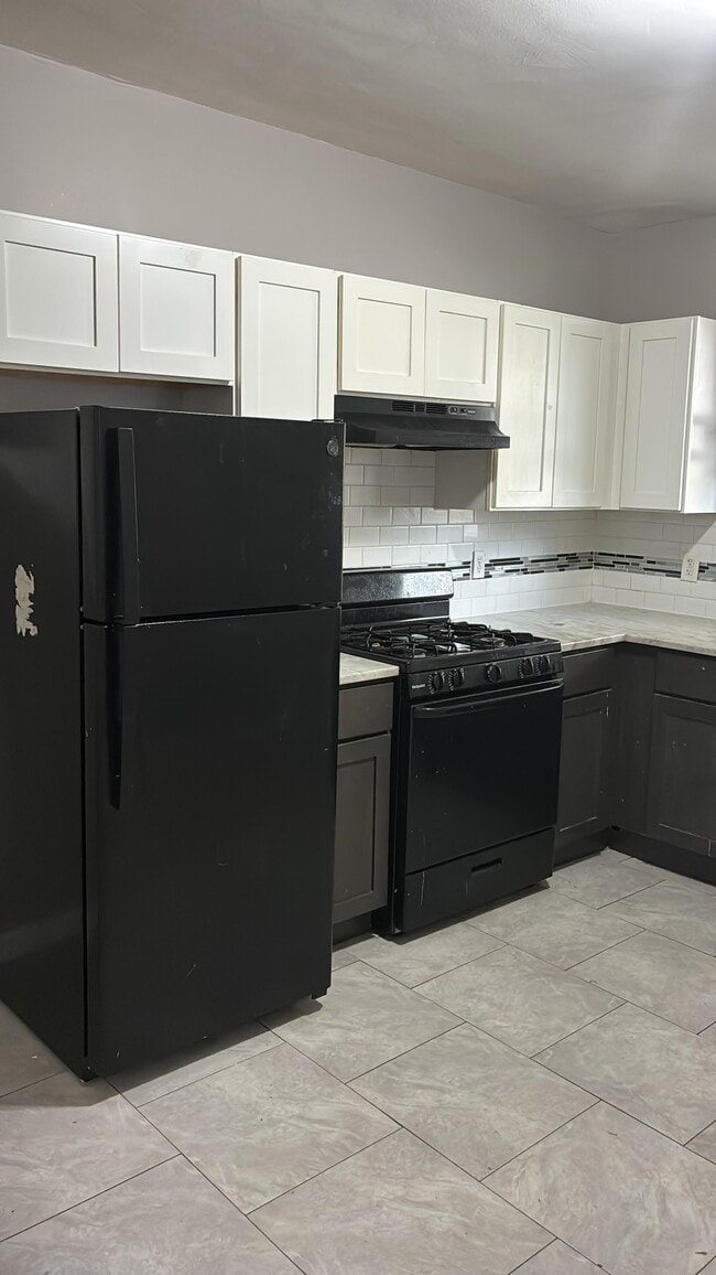 Building Photo - 352 Broadway Unit 1