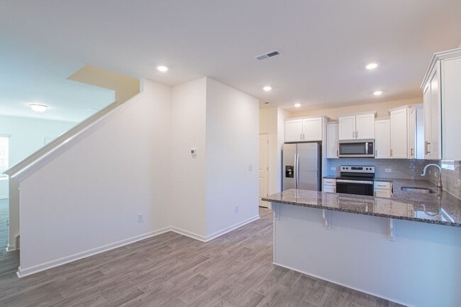 Photo - BEAUTIFUL 3BD/2.5BTH Townhome in Belmont a...