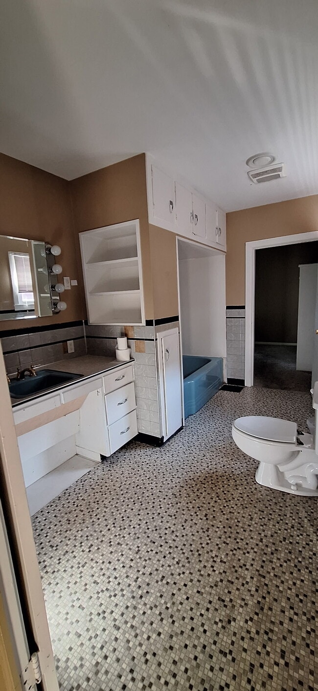 Photo - 429 N State St