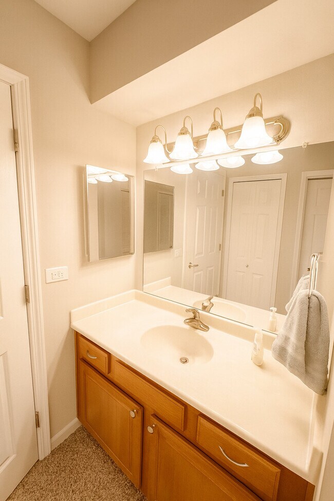 Photo - 1100 N Plum Grove Rd Unidad 313