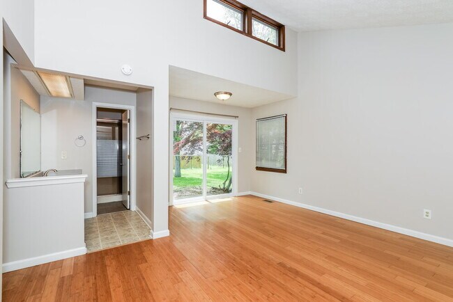 Photo - 476 Spring Dr