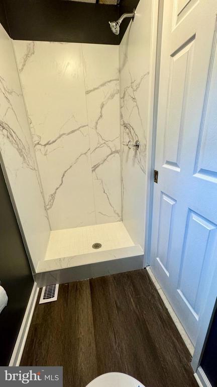 Photo - 5910 Hamilton Ave