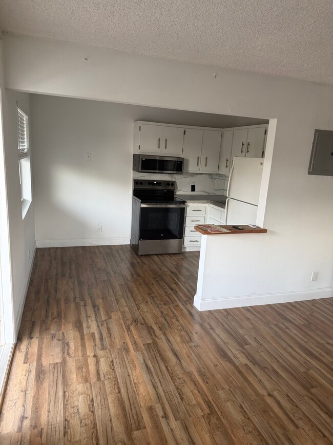 Photo - 2829 Van Buren St