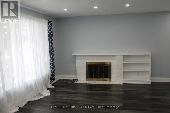 Photo - 745 Leroy Ave