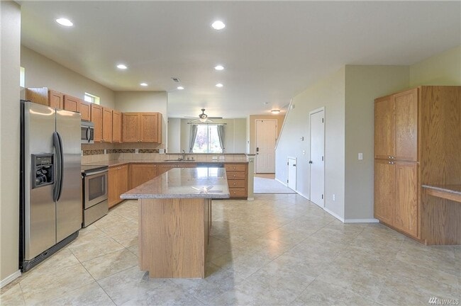 Building Photo - Large Lacey Four Bedroom, Corner Lot, Newl...