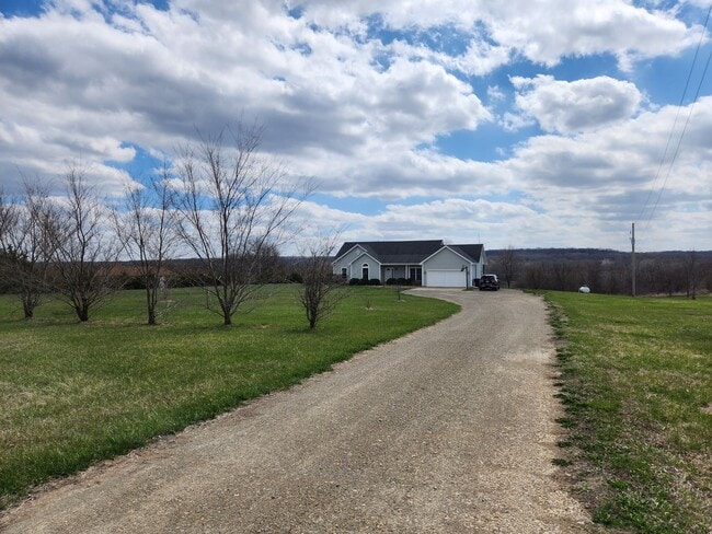 Building Photo - New price! Enjoy country living and seclus...