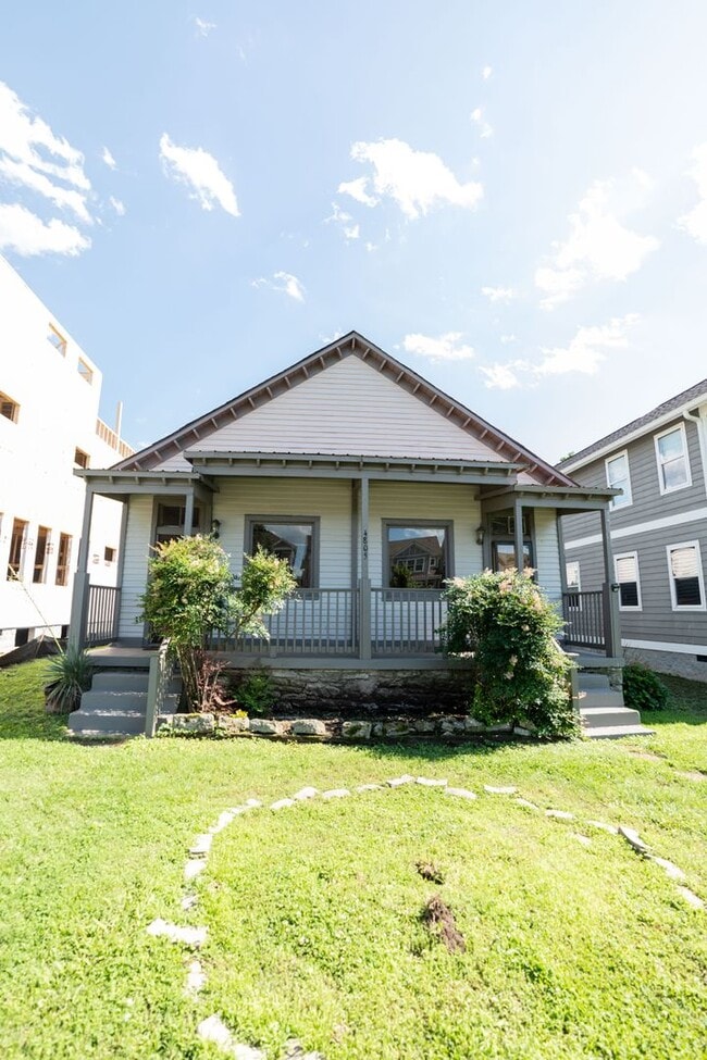 Building Photo - Charming 2Bedroom Apartment in The Nations