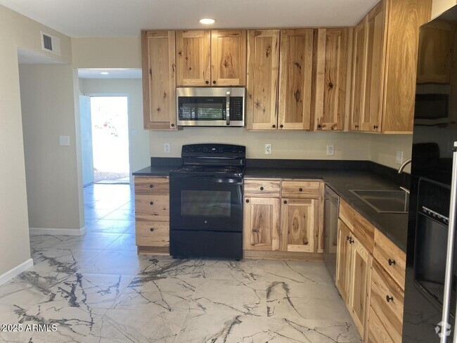 Building Photo - 264 N 54th St Rental
