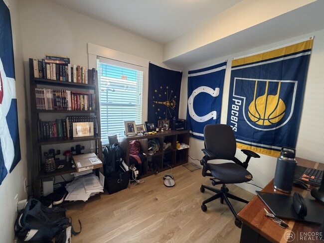 Photo - 208 Banks St