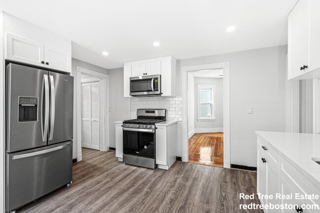 79 Pleasant St Unit 3