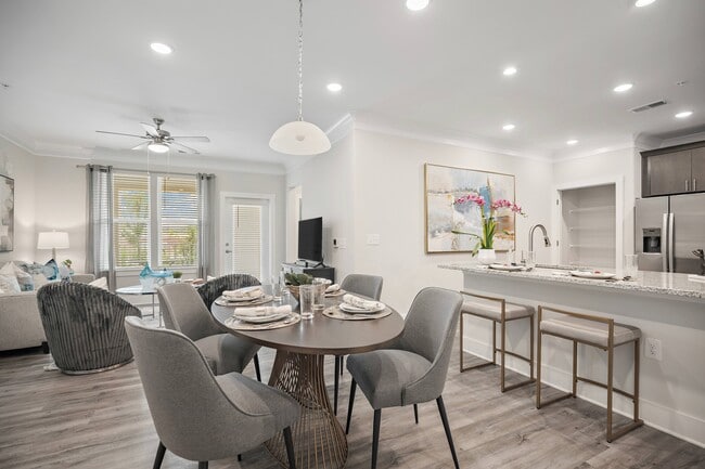 Photo - Ellis Station