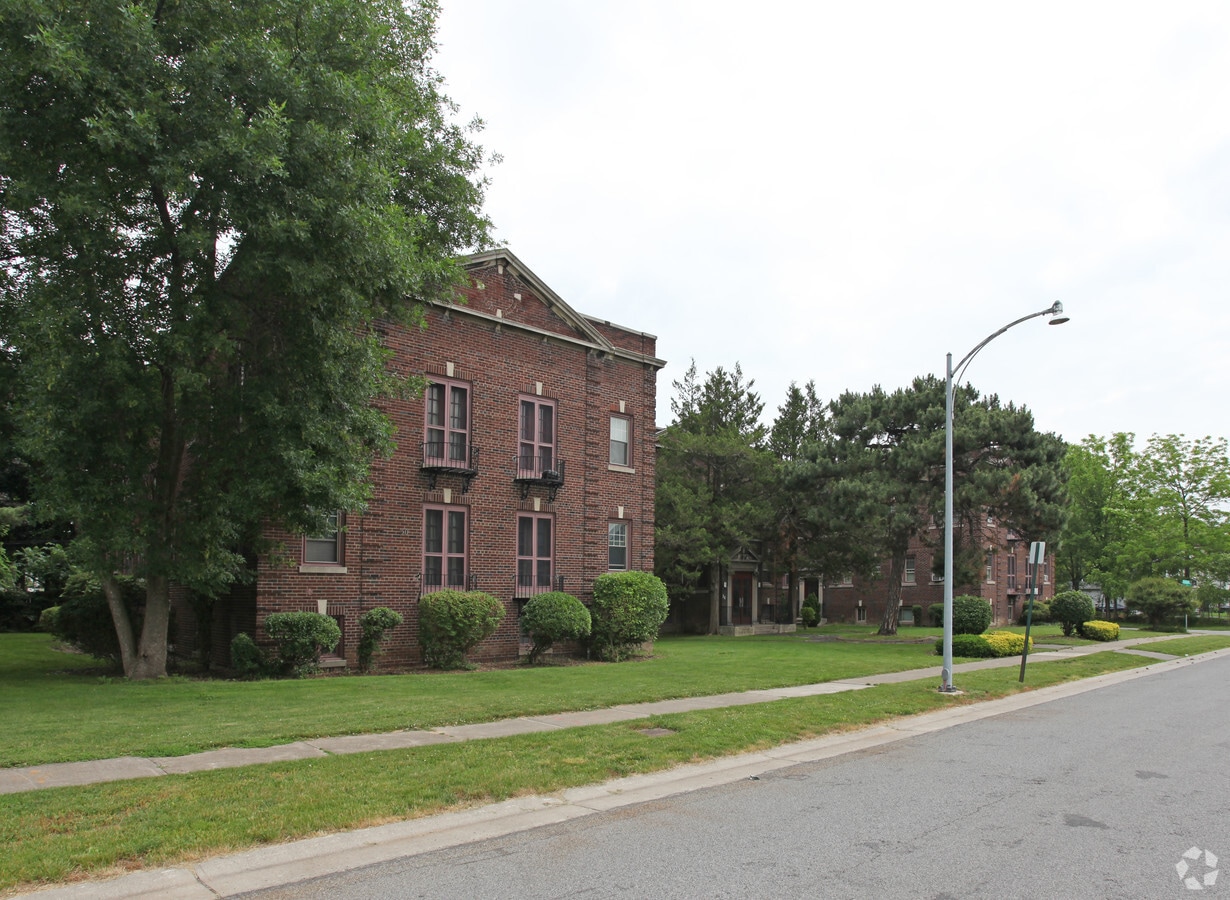 Photo - Laurelton Apartments