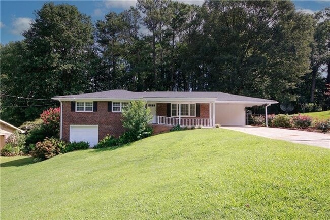 Photo - 840 Howard Ct SW