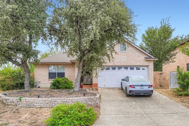 Building Photo - Stunning 3 bedroom home with Easy access t...